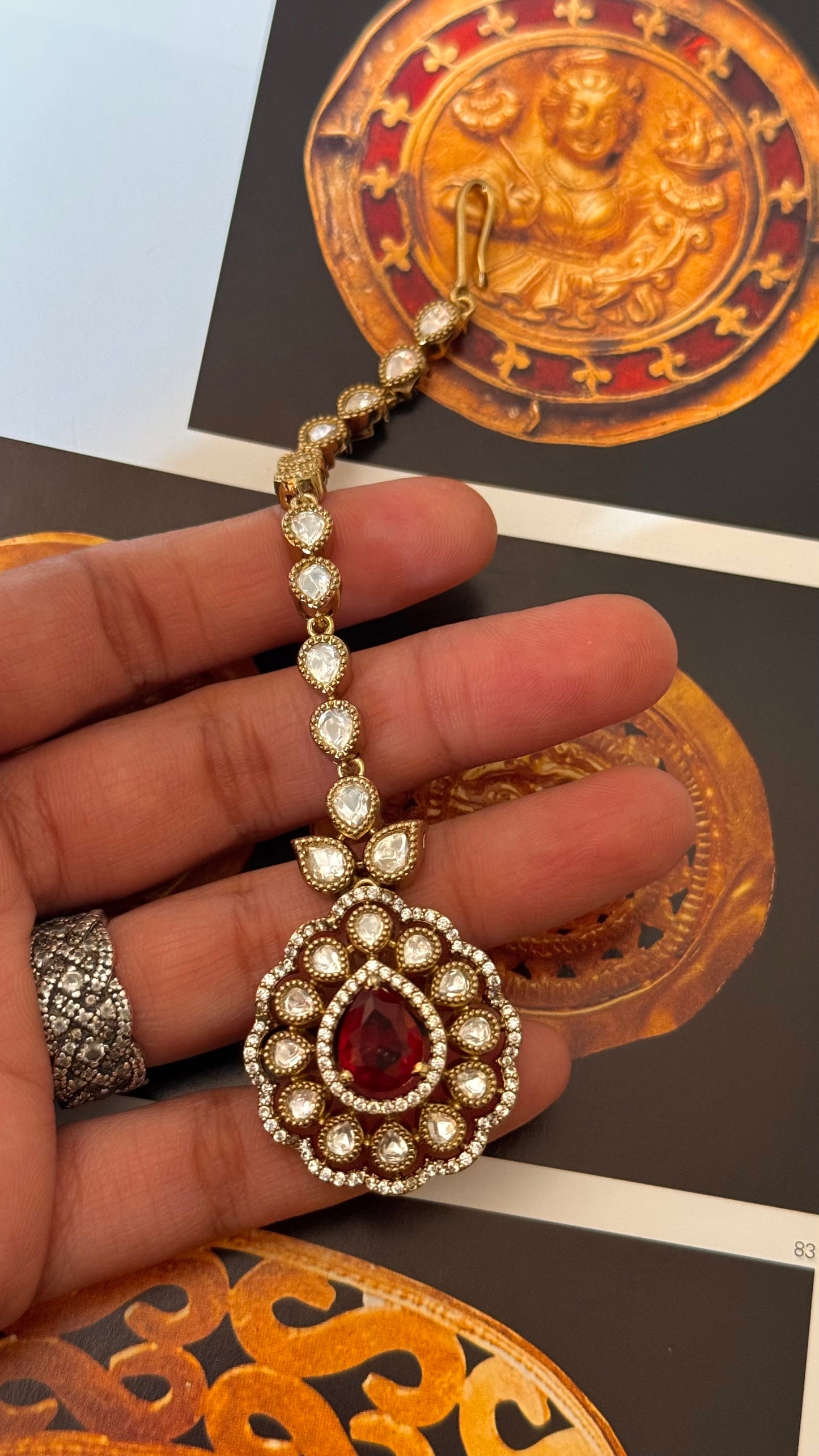 Ruby victorian manngtika