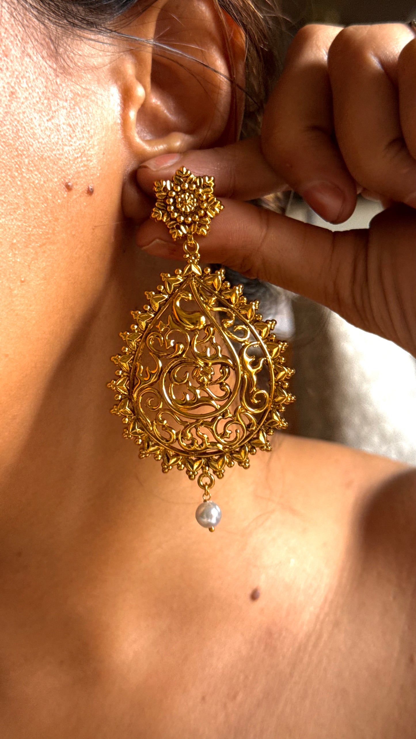 Dubai gold inspired Nakashee Choker with Pearl drop detailing