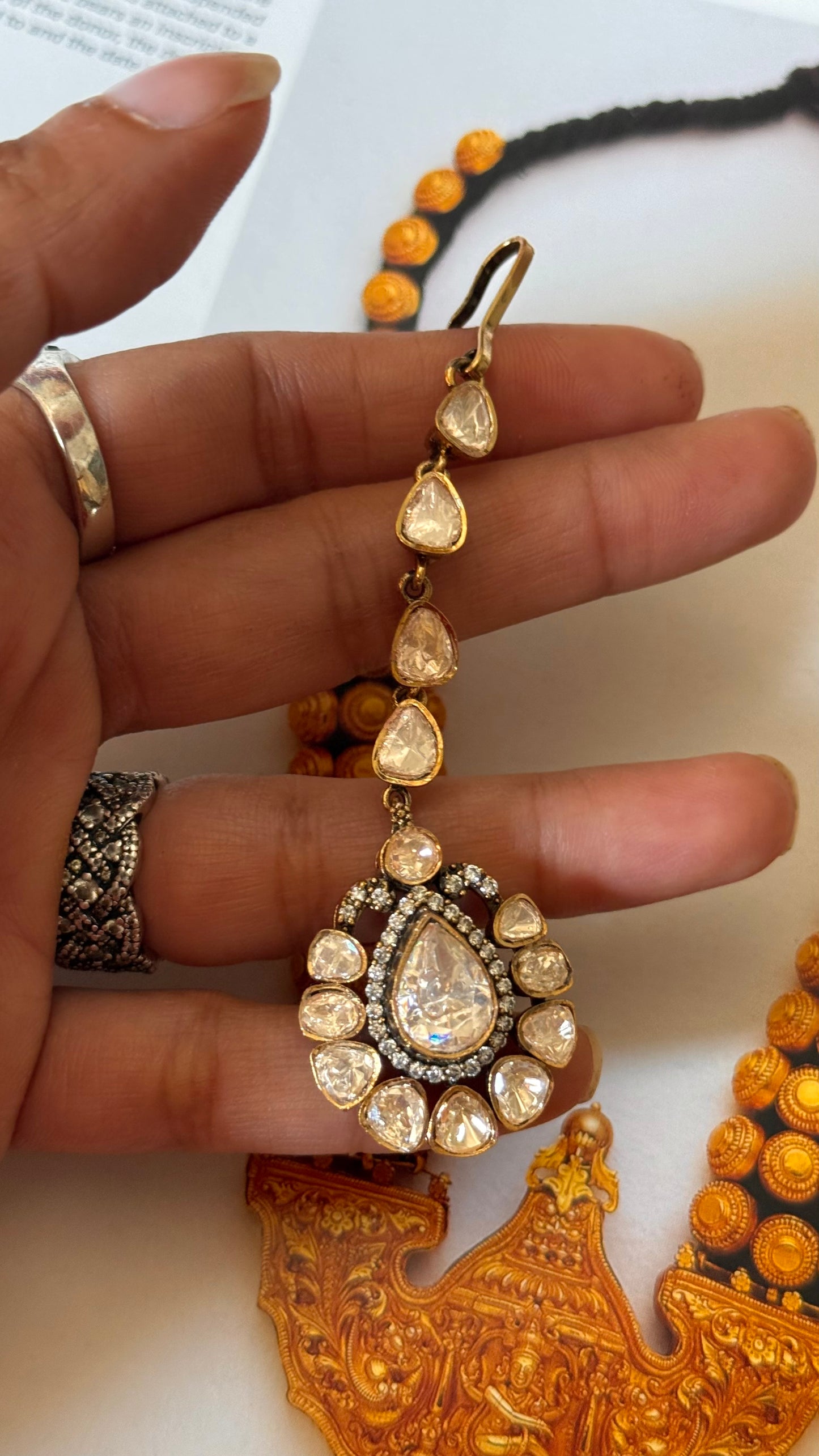 Drop shape peeli polki moissanite  maangtika