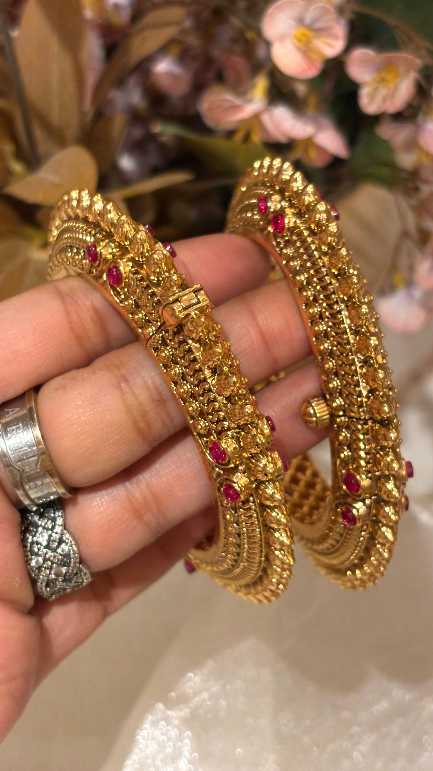 Ruby embedded rajwadi bangdi