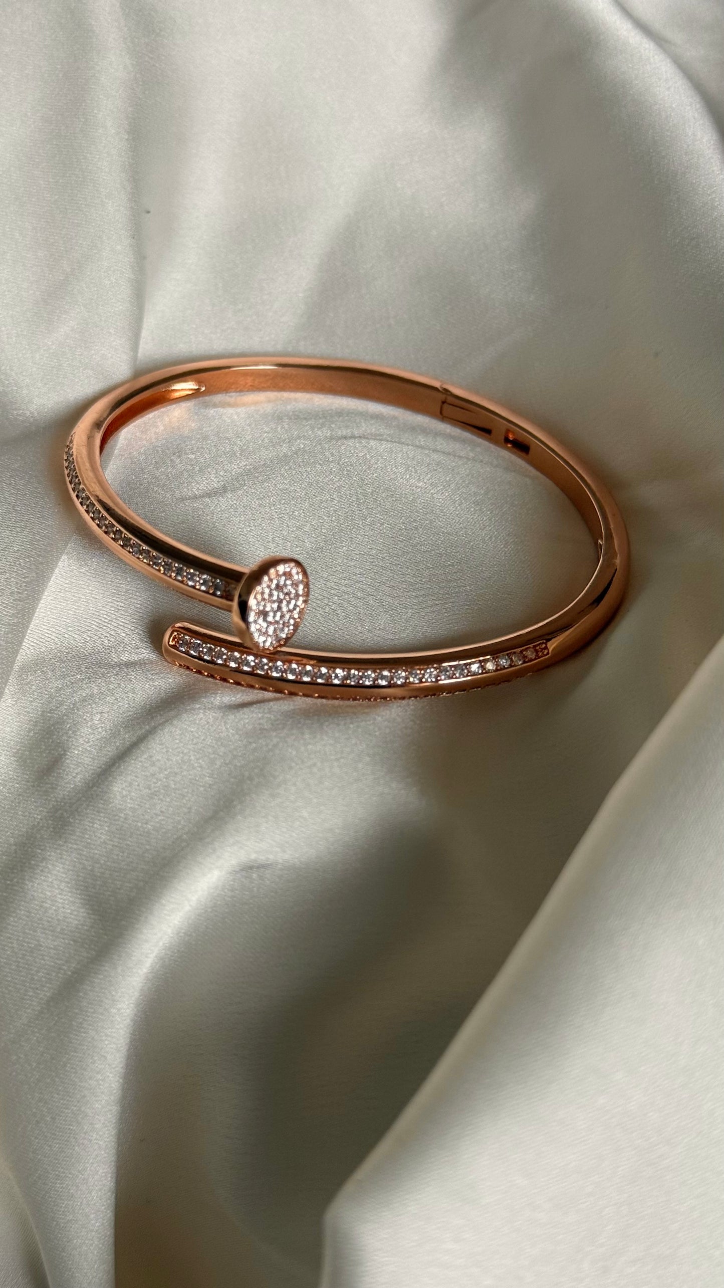 Pave-Accented Nail bracelet (rose gold)
