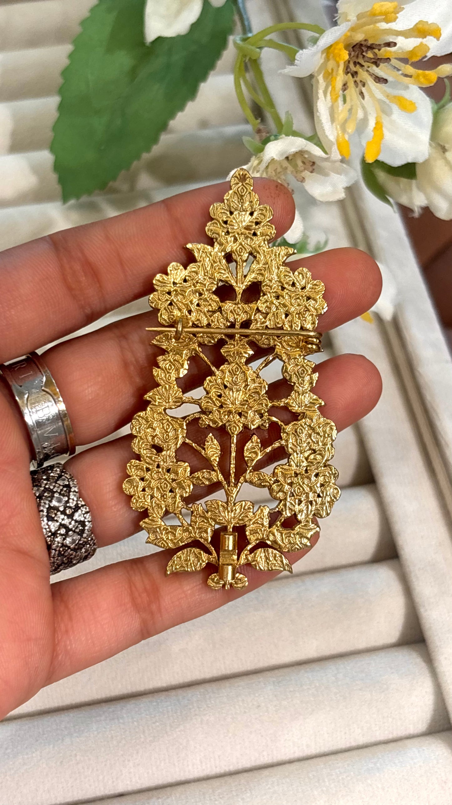 Heritage inspired 2 in 1 Brooch & Kalgi