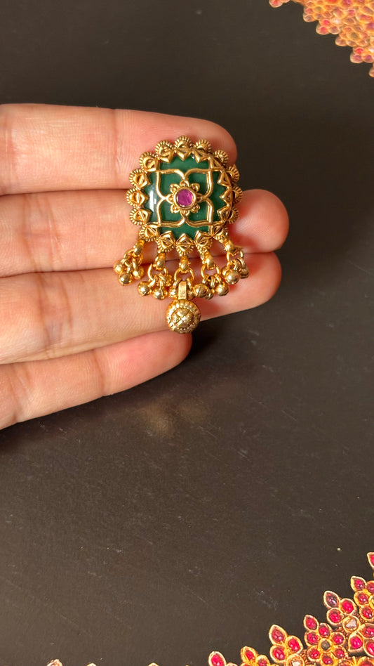 Emerald inlay with nakashi rajwadi ring
