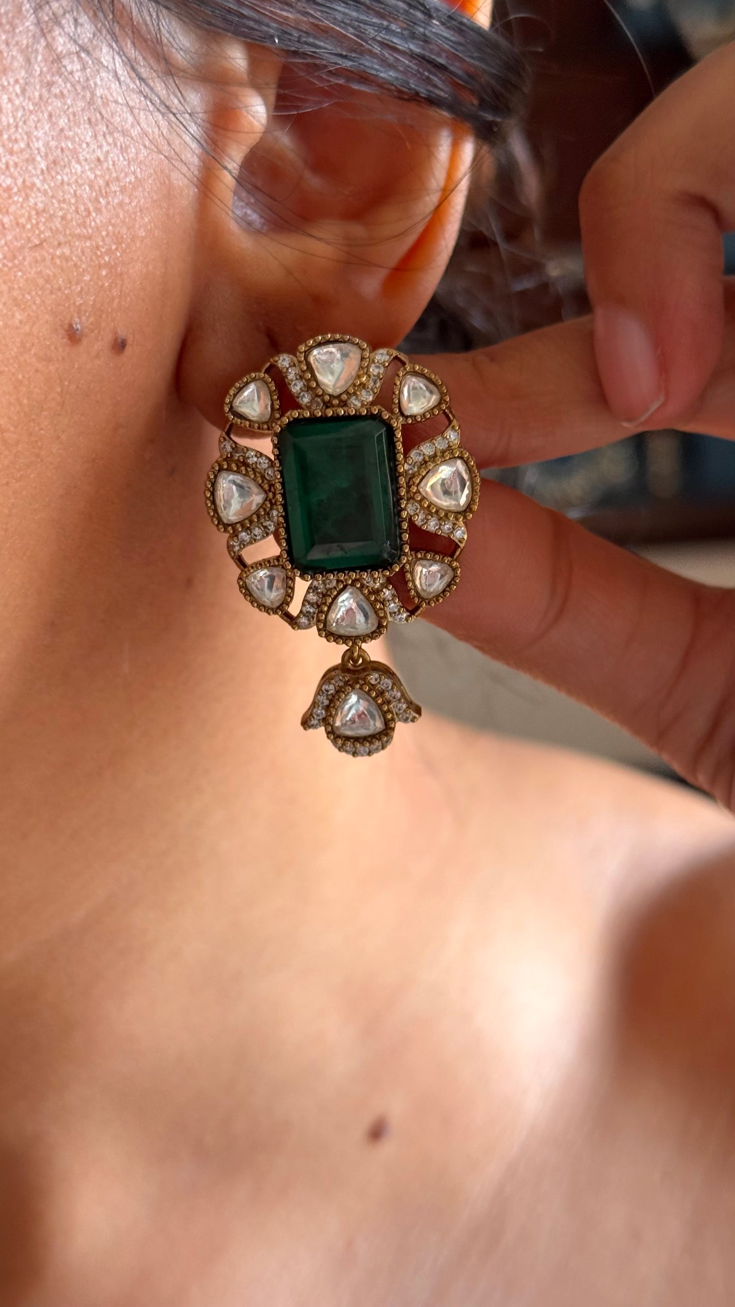 Emerald polki victorian minimal necklace