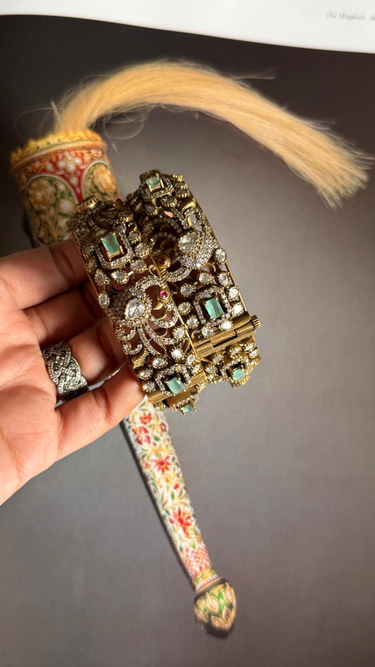 Mint Victorian moissanite openable bangle