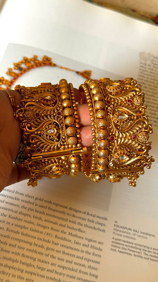 Gold nakashi rajwada bangles