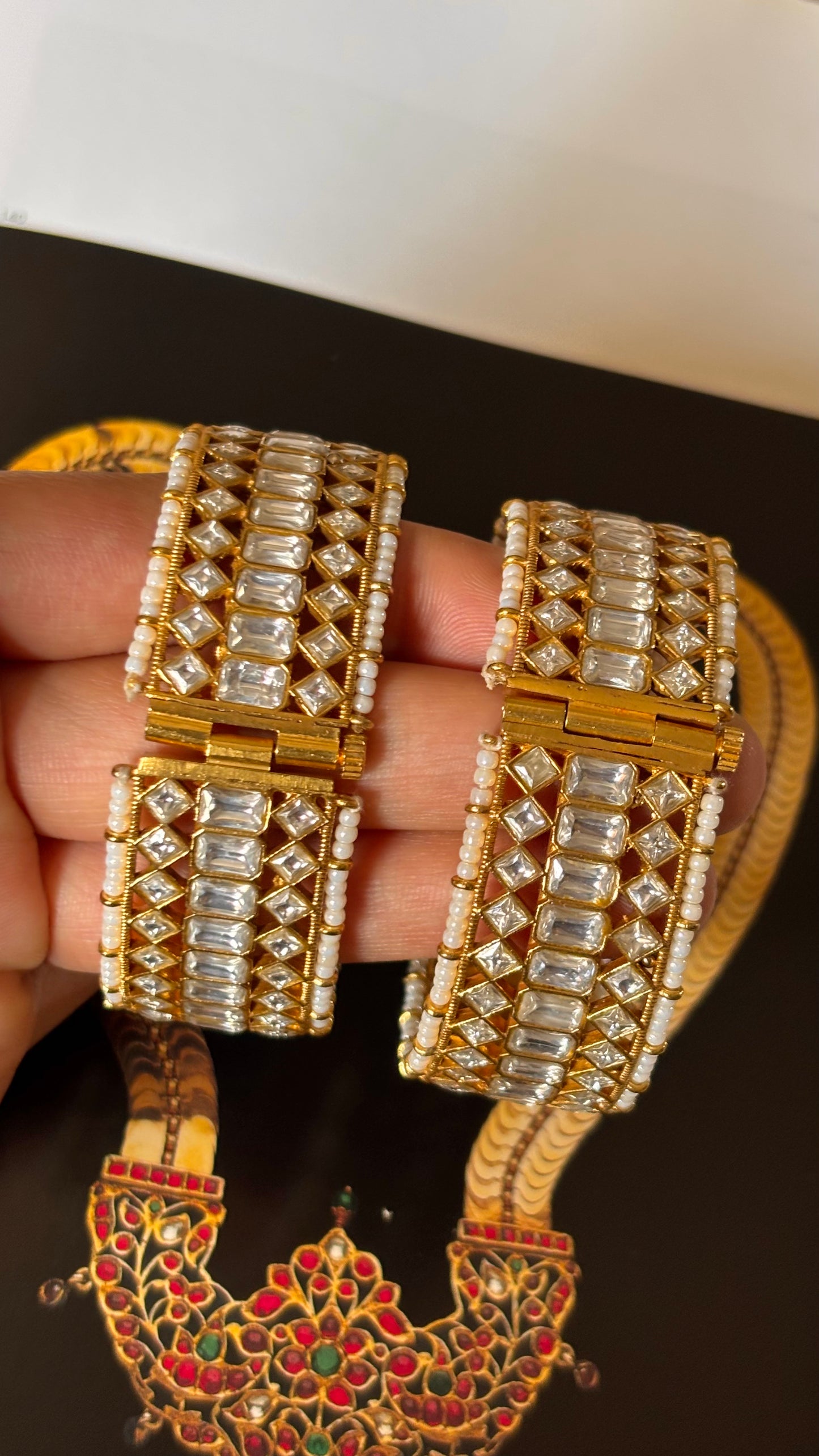 Paachi jaadau pearl detailing bangles