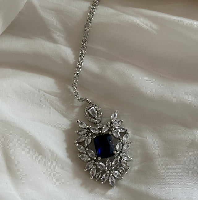 Sapphire diamond maangtika