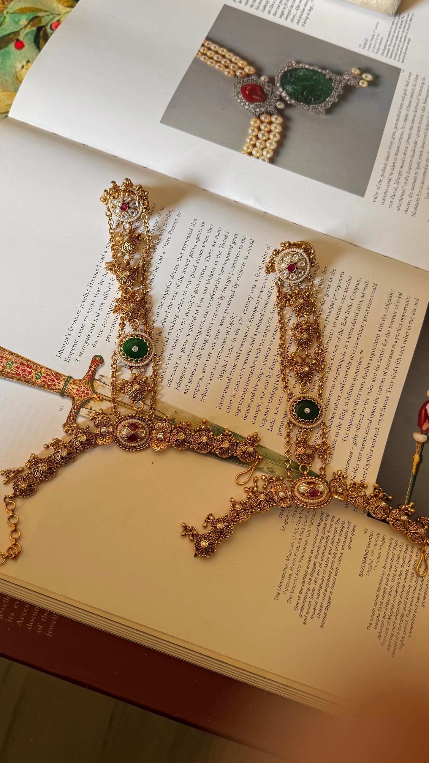 Rajwada ruby & emerald Hathphool