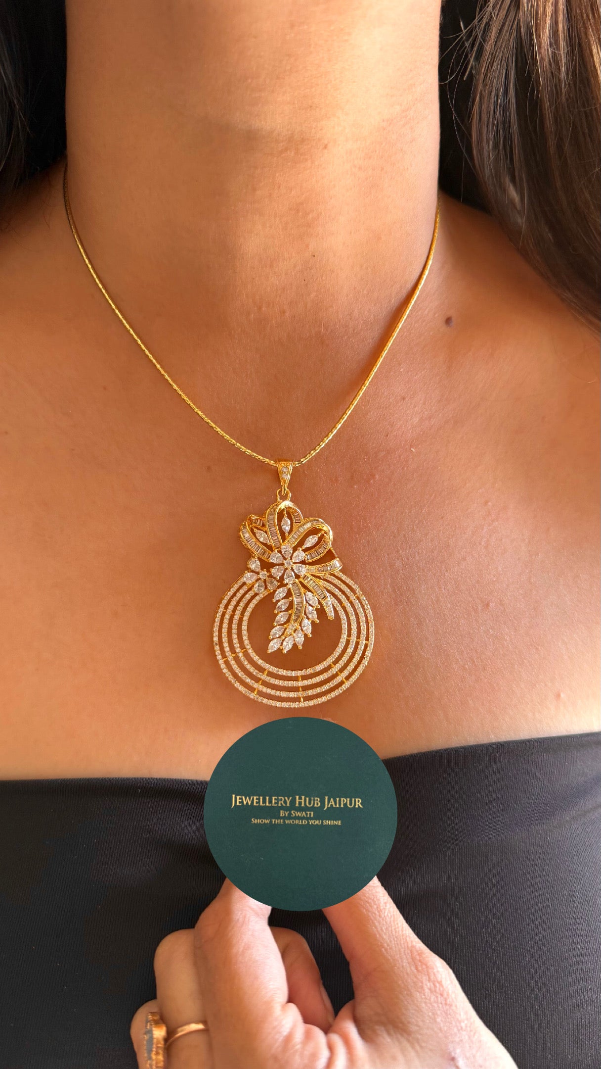 Riyana diamond pendant set