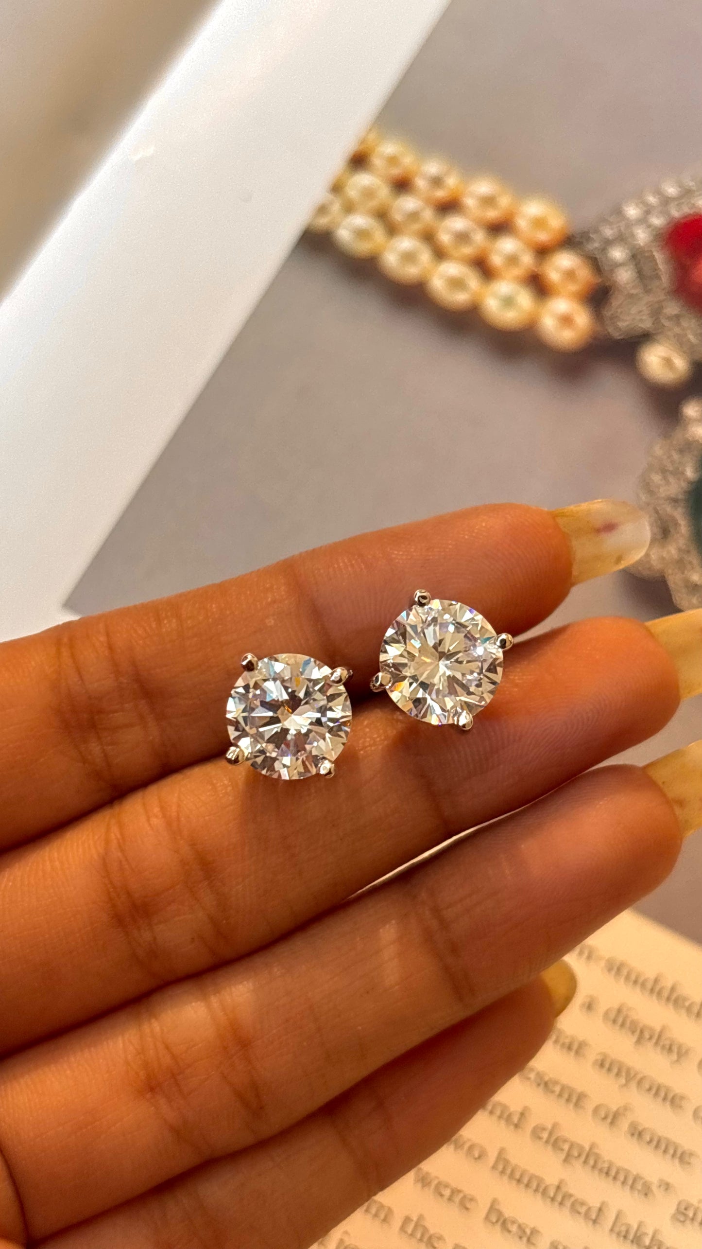 Round shape rhodium 1 carat diamond studs