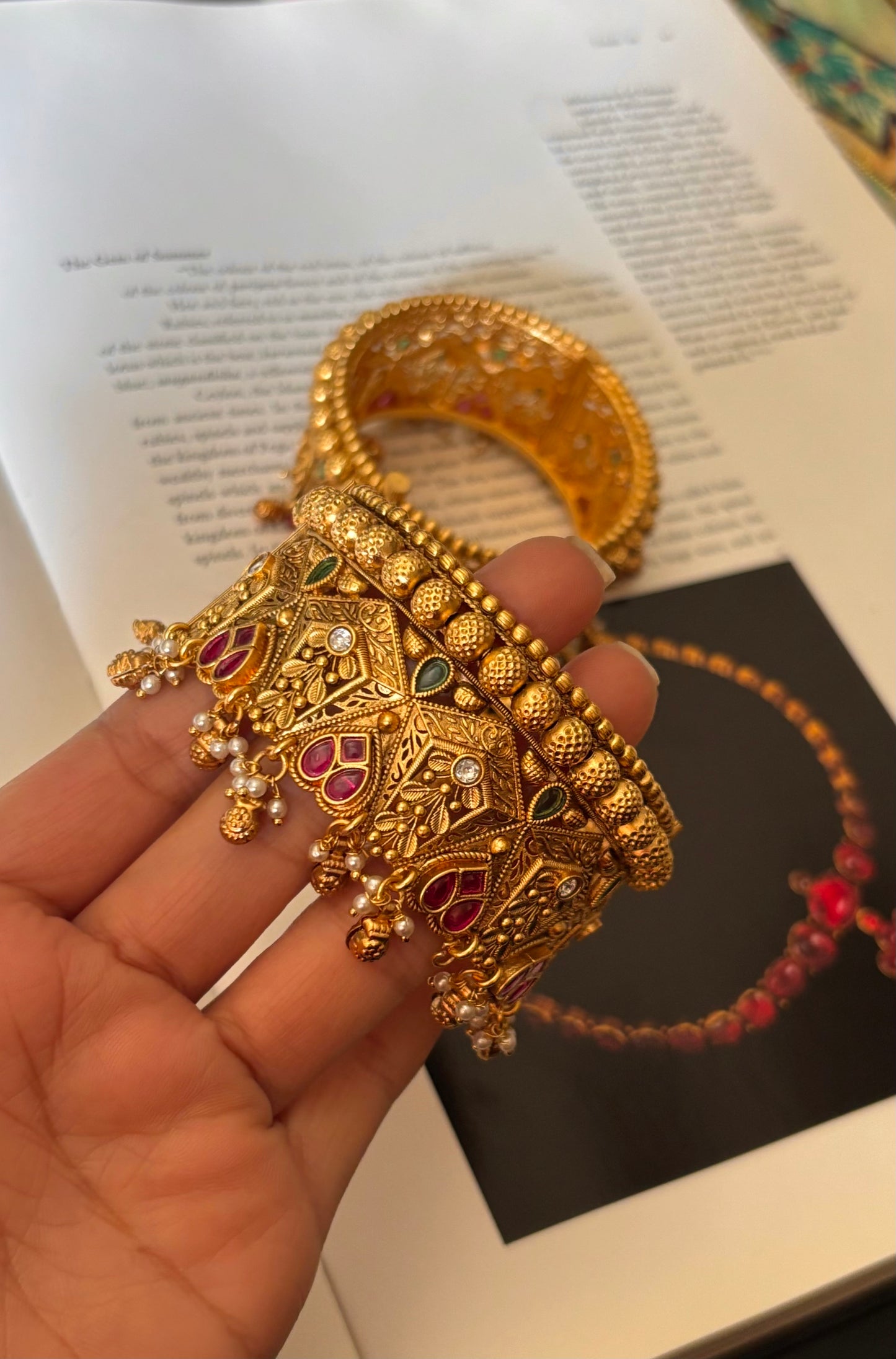 Pan shape Ruby & emerald rajwada bangles