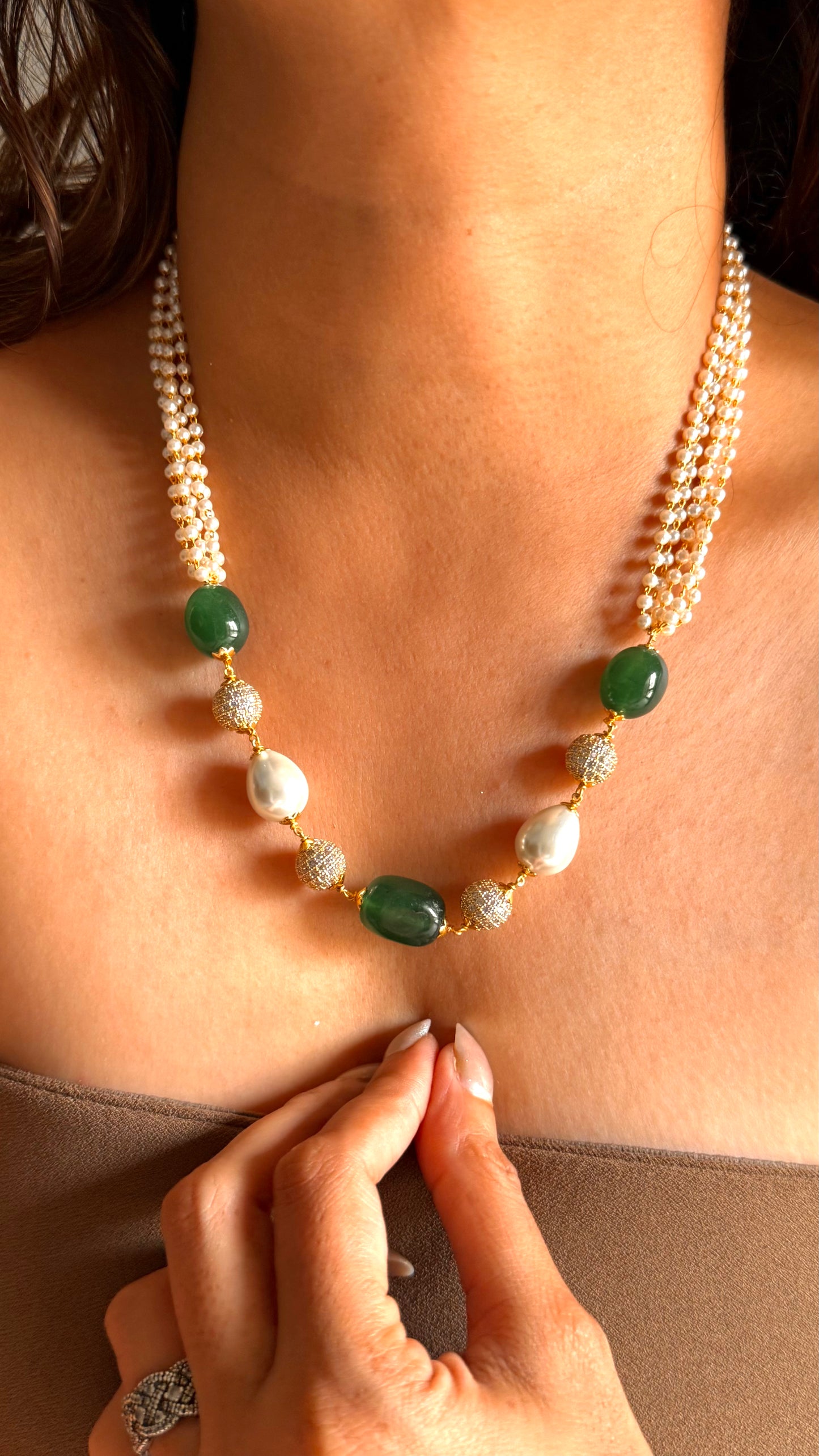 Emerald & off white pearl string