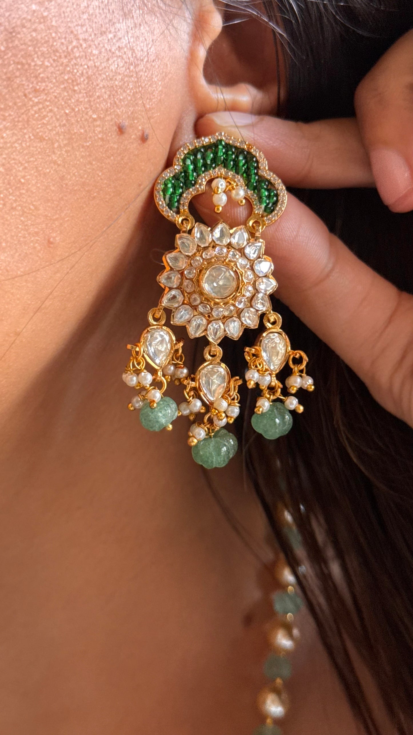 Emerald moissanite floral pattern pendant set