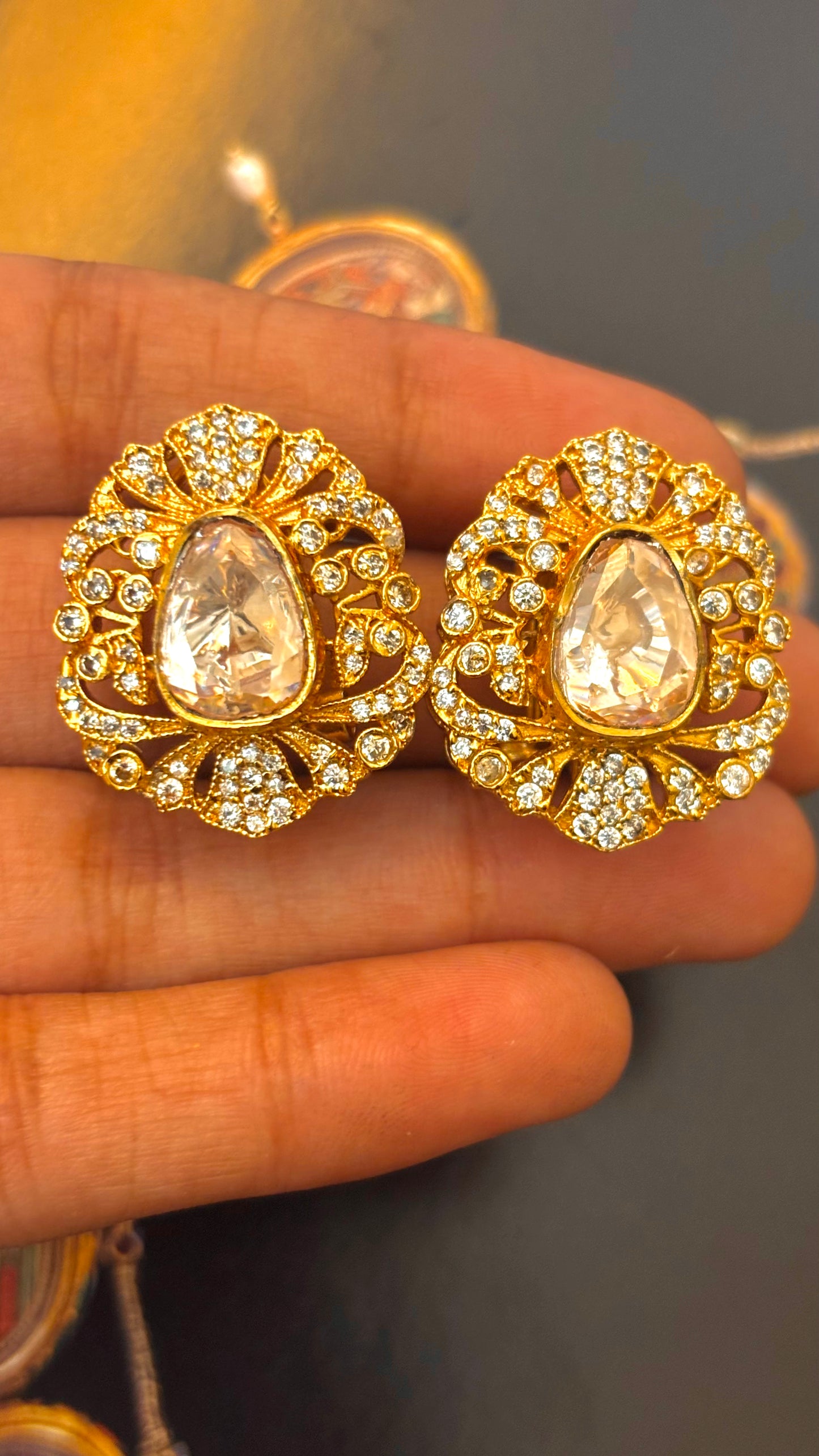 Peeli polki gold studs
