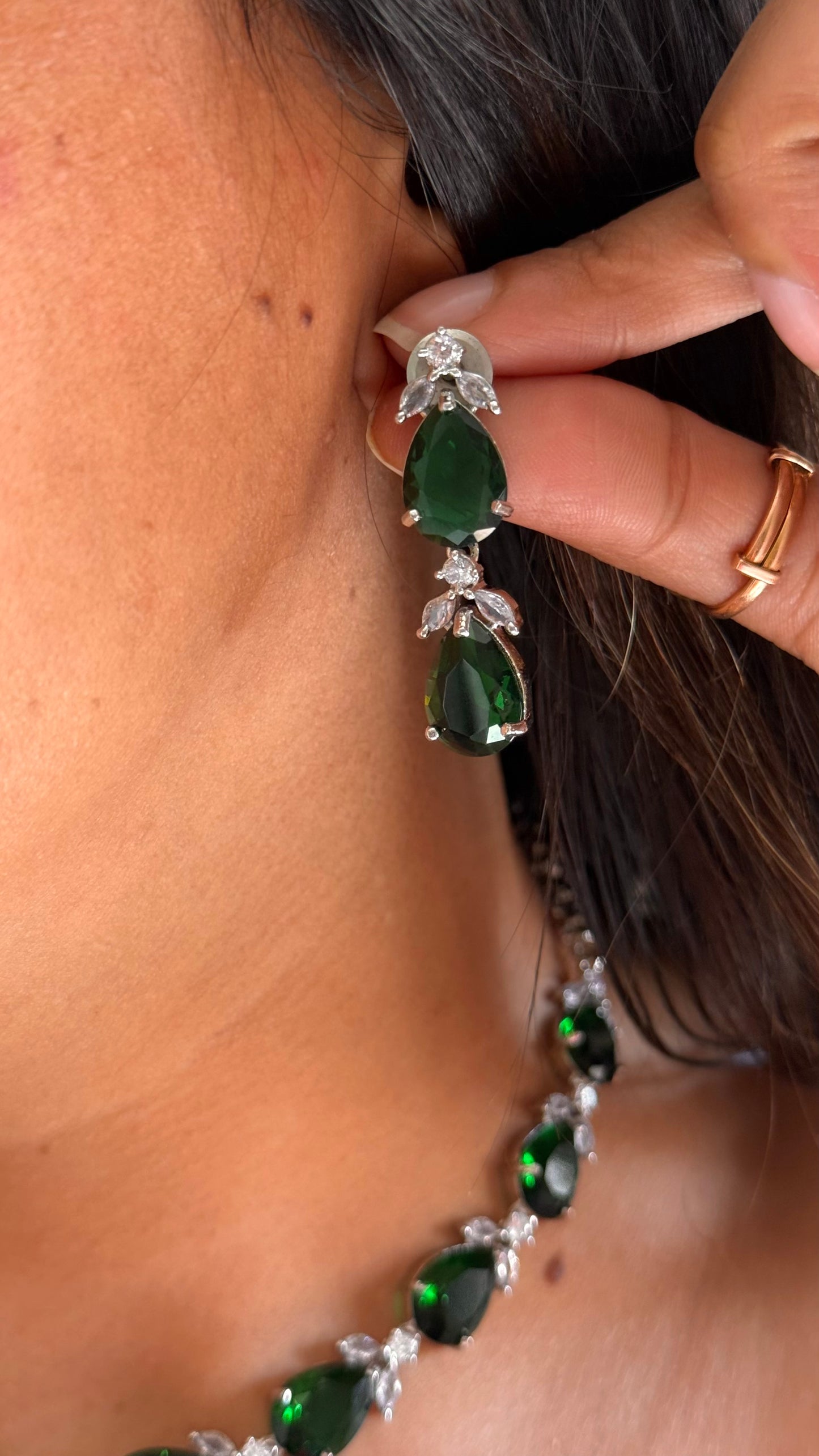 Minimal emerald diamond necklace