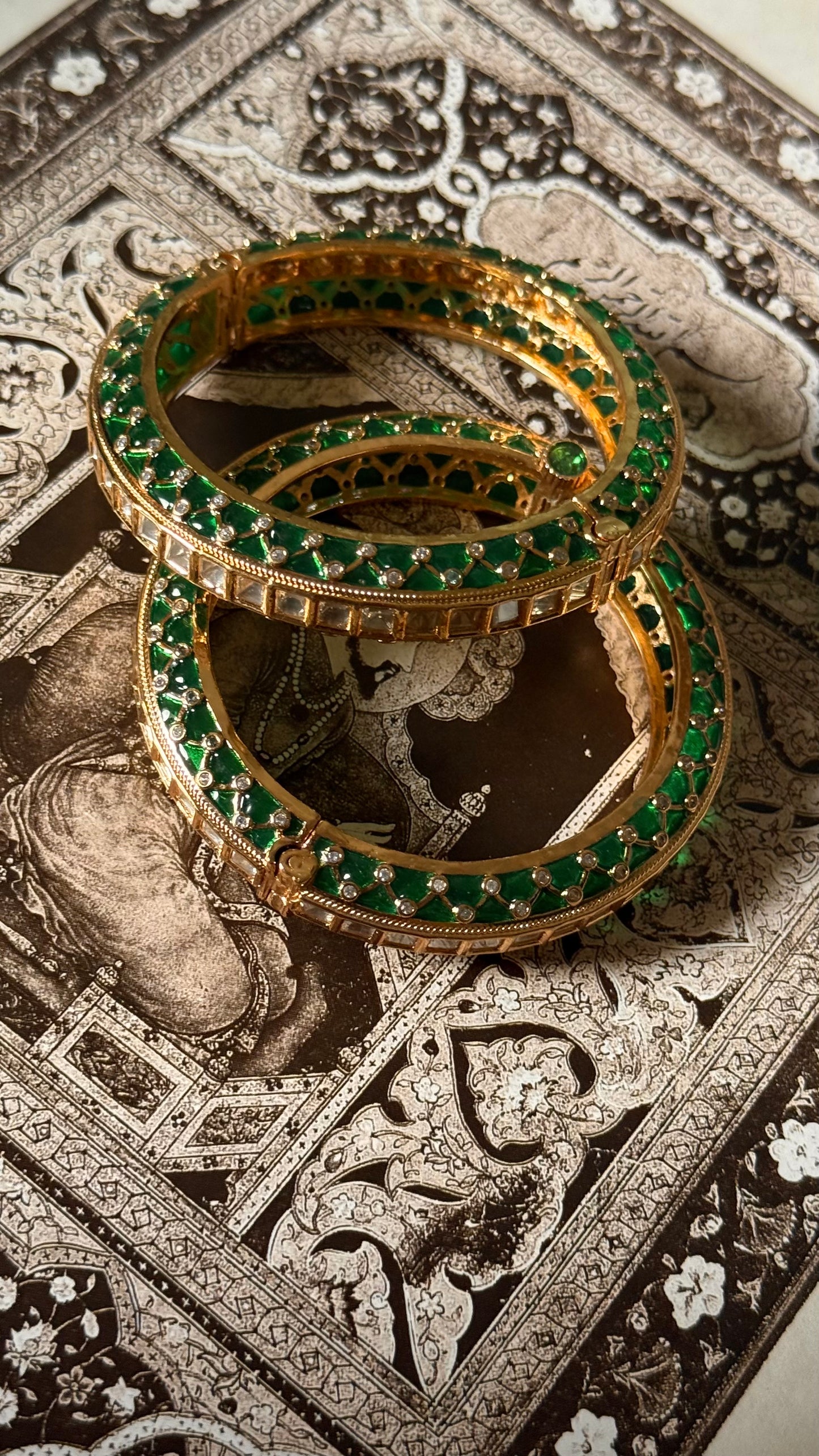 Moissanite & emerald katdana openable bangle