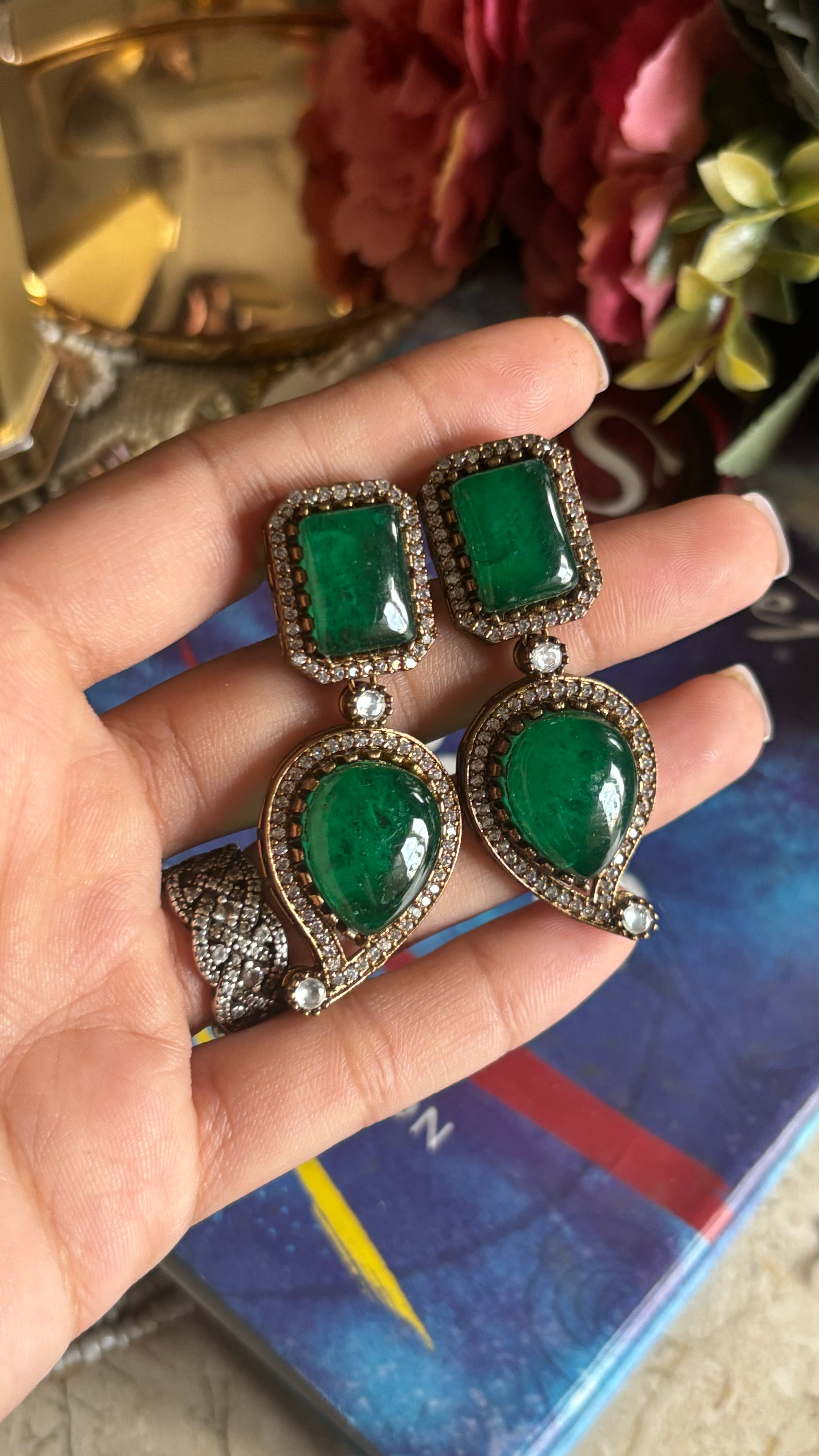 Emerald doublet pendant set