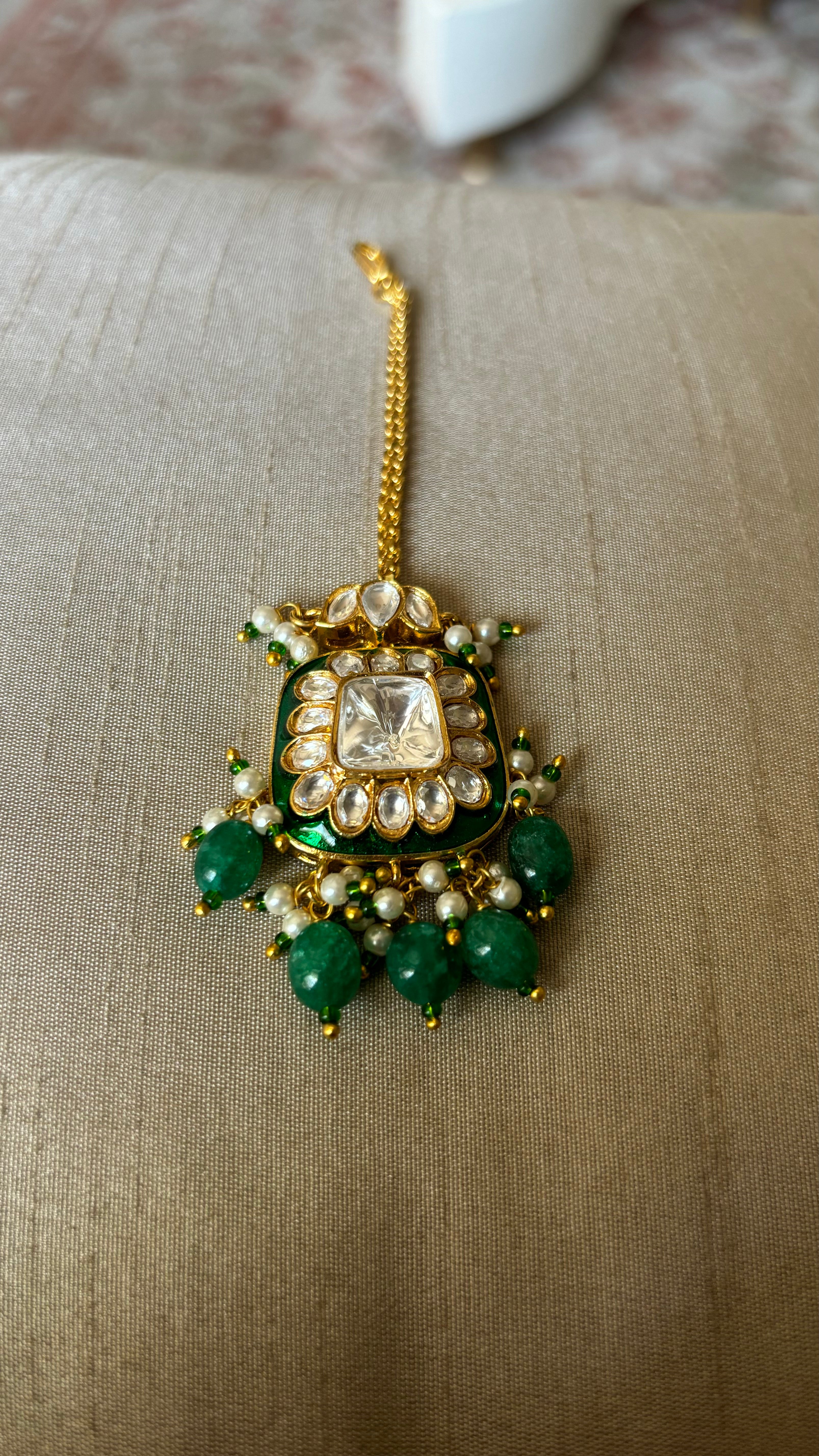 Emerald meenakari maangtika