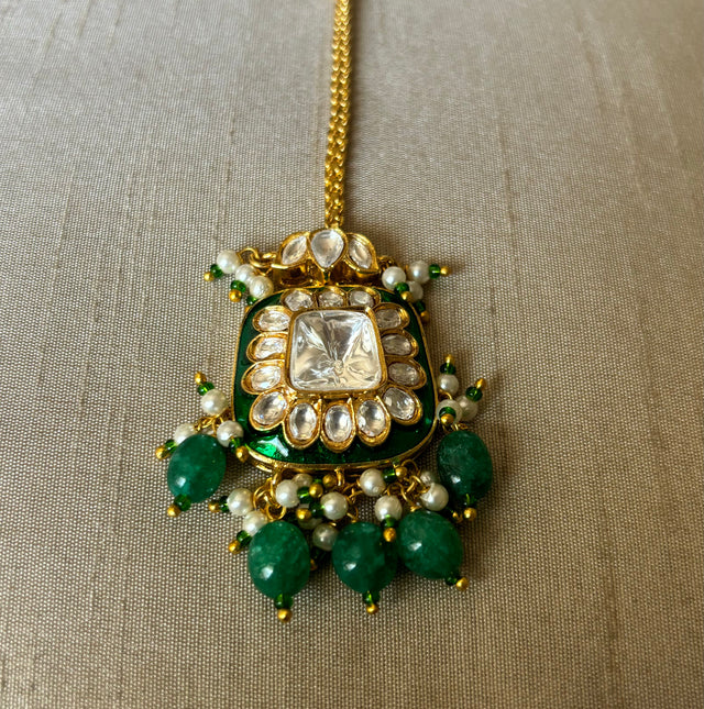 Emerald meenakari maangtika