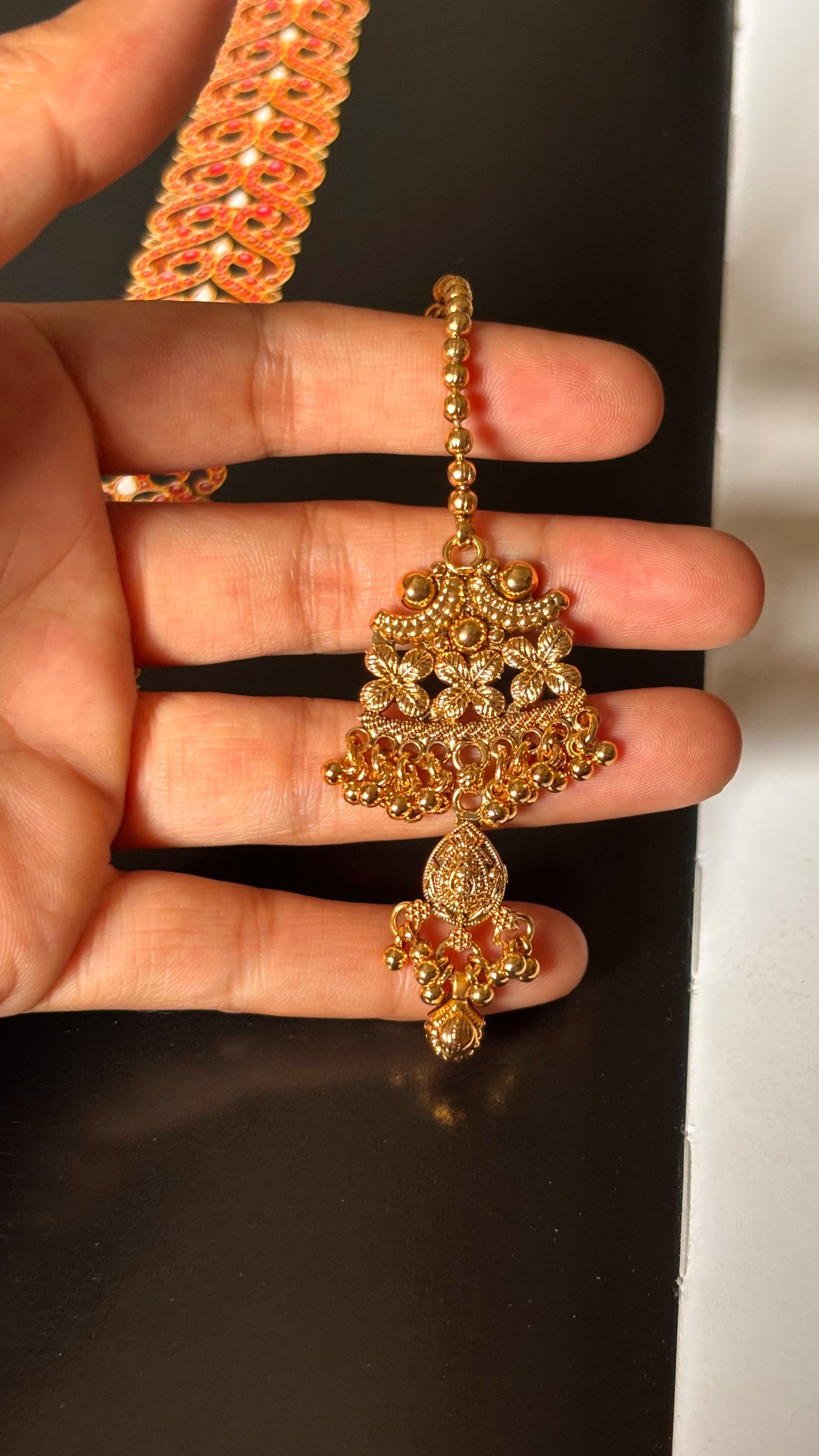 Gold rajwada nakashi Maangtika