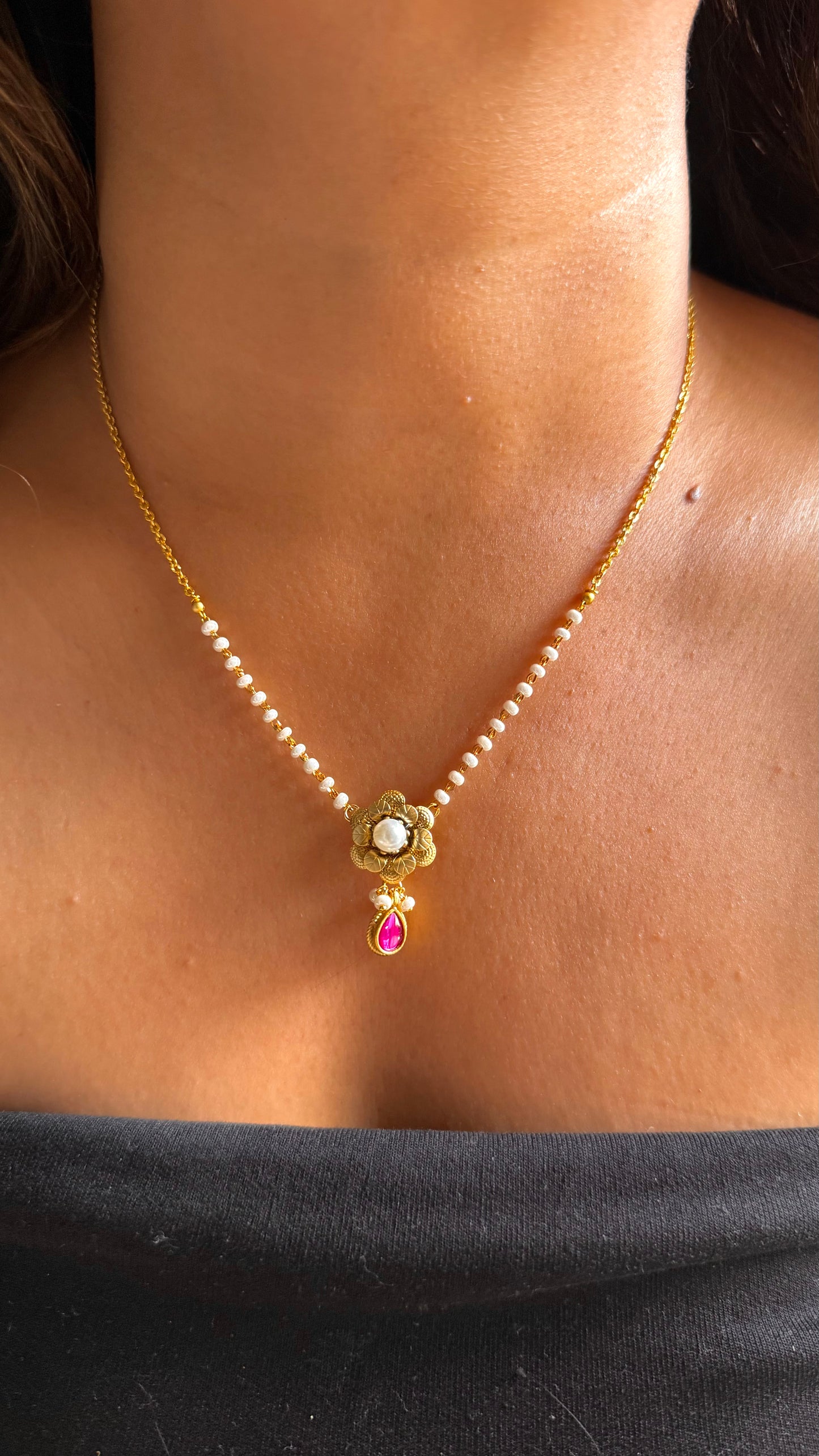 Minimalist floral pendant sett