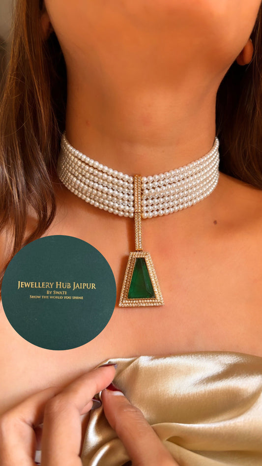Emerald necklace with earrings