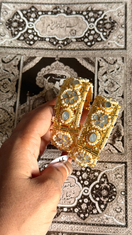 Paachi Mother of pearl floral mogra detailing openable bangle