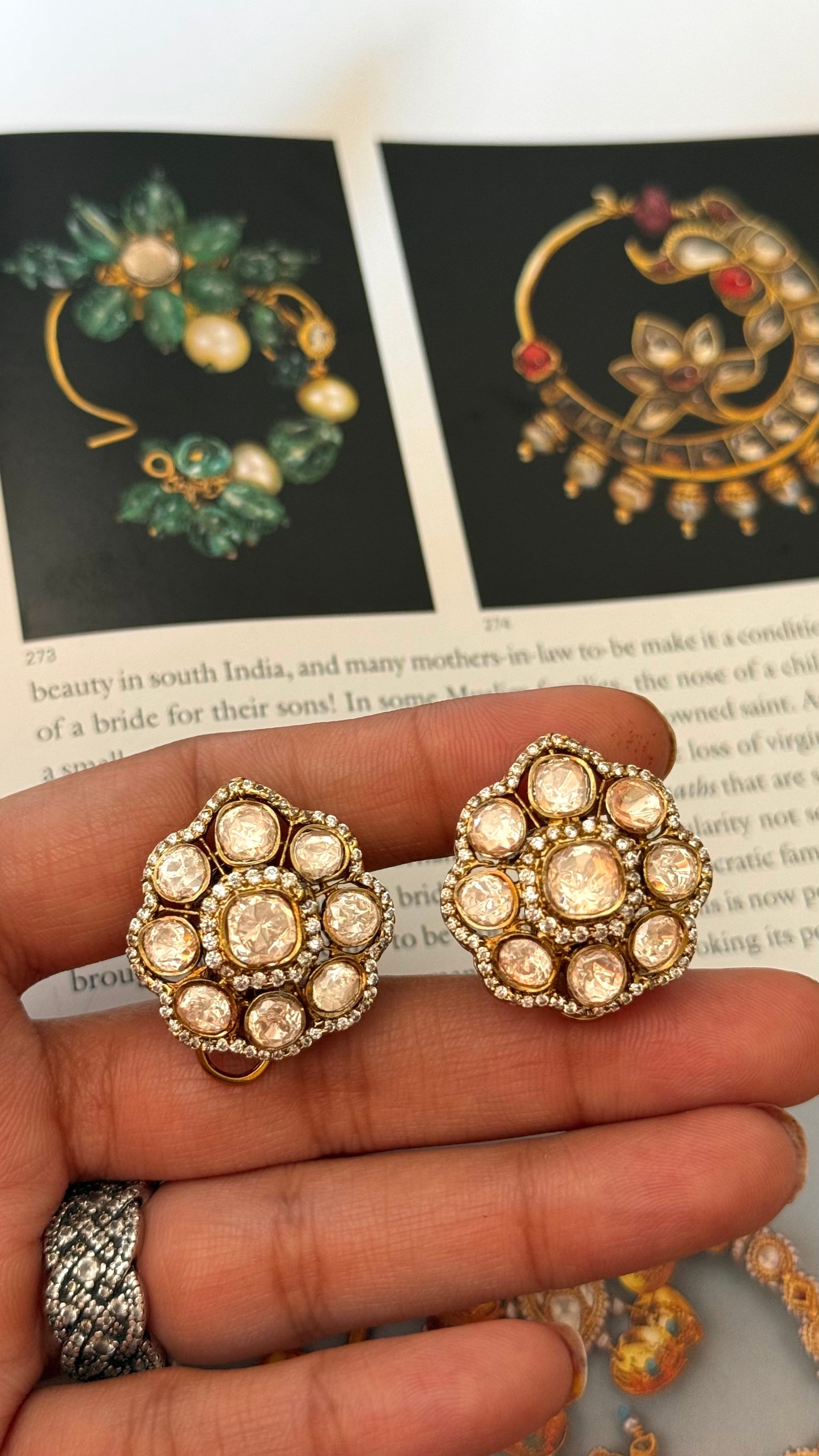 LV Peeli polki floral Studs