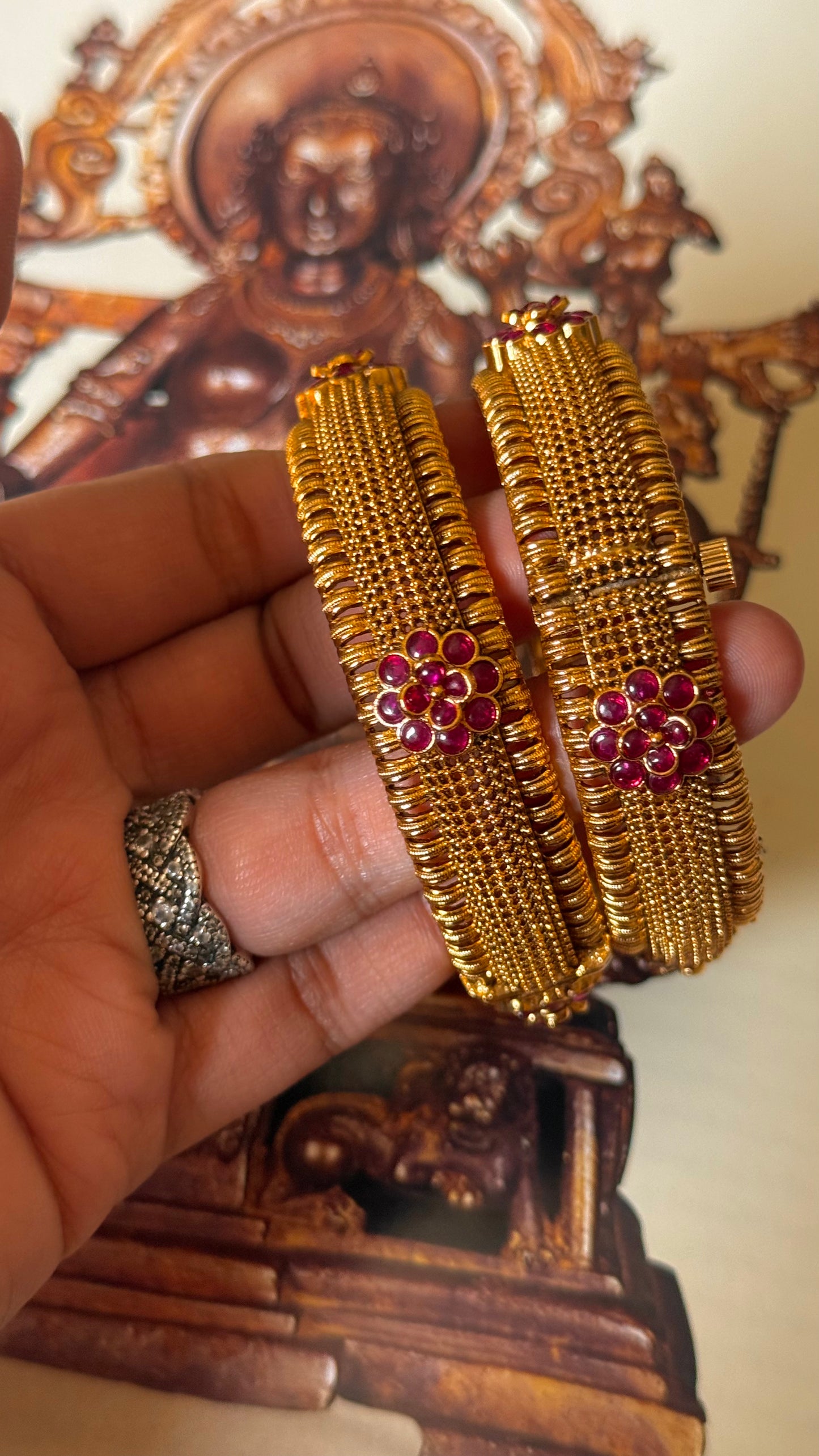 Rani pink floral gold rajwadi bangles