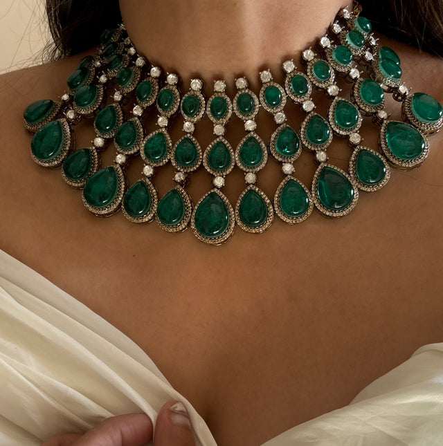 Emerald doublet choker set