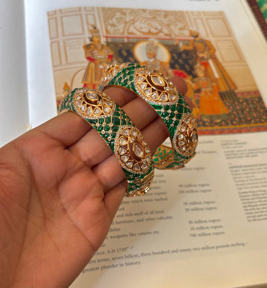 Emerald gold takkar work broad bangles