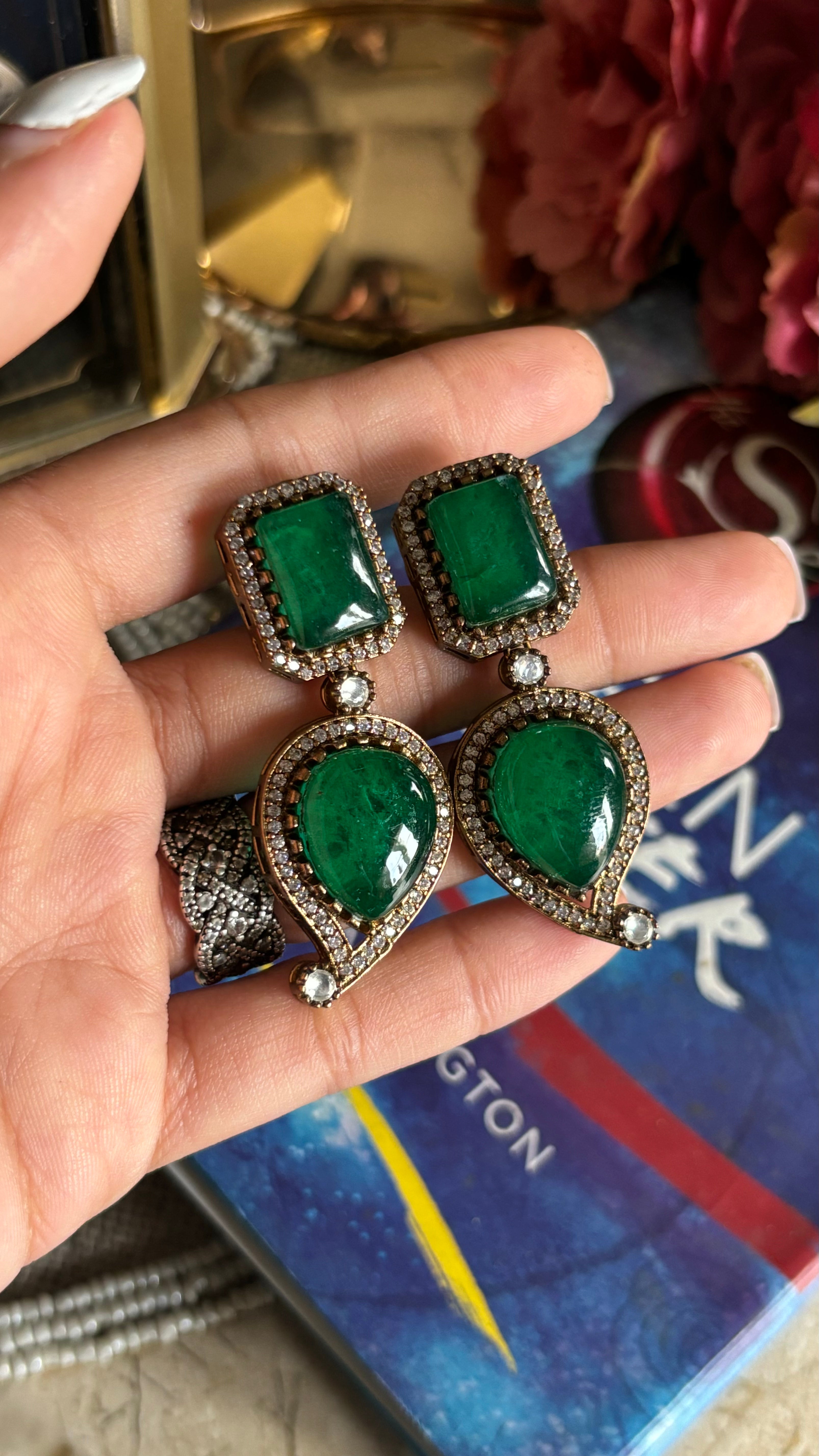 Emerald doublet pendant set