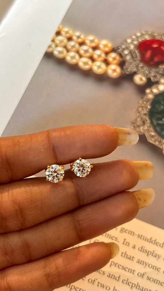 Round shape gold 1 carat diamond studs
