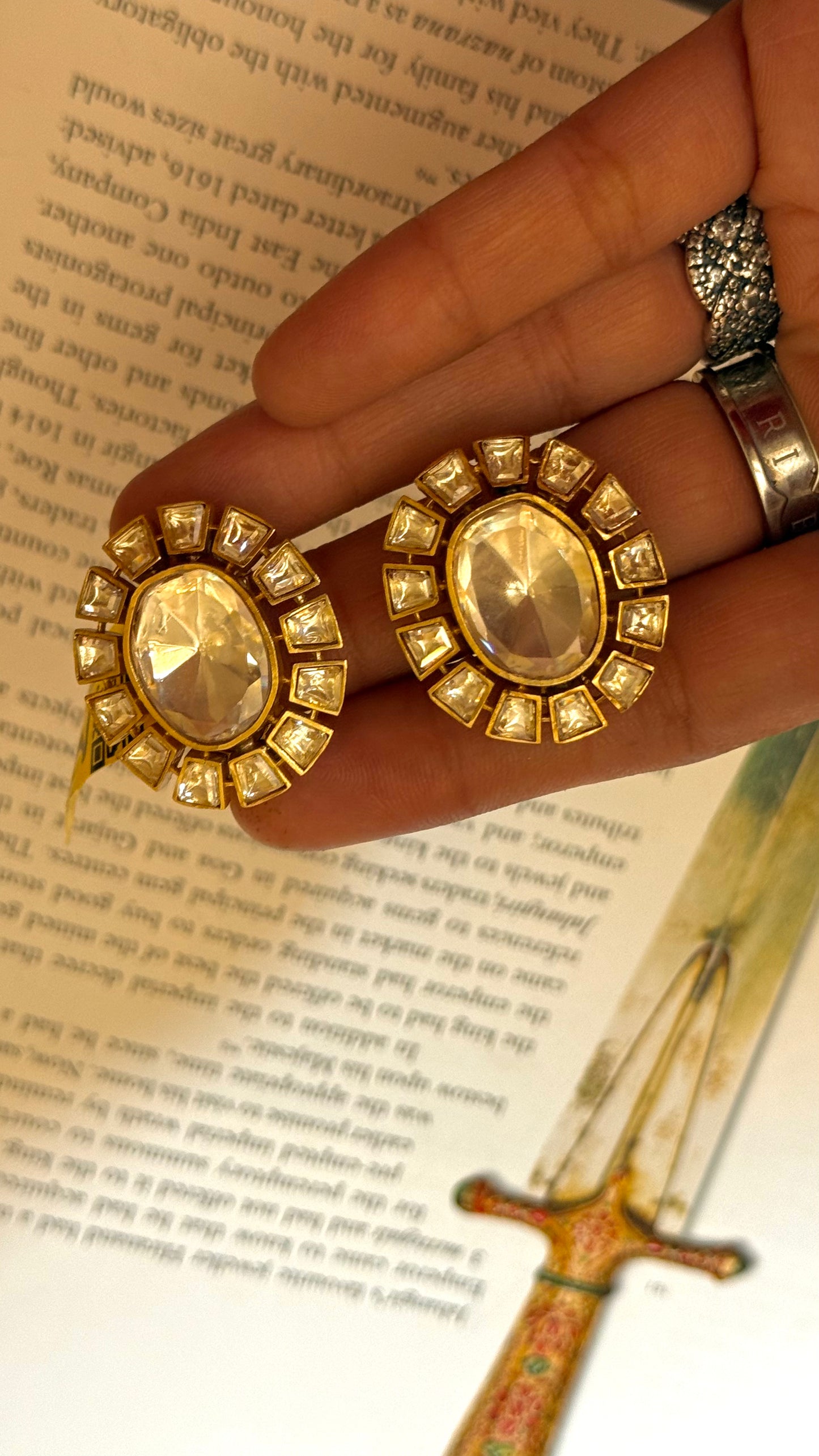 Uncut Peeli polki studs