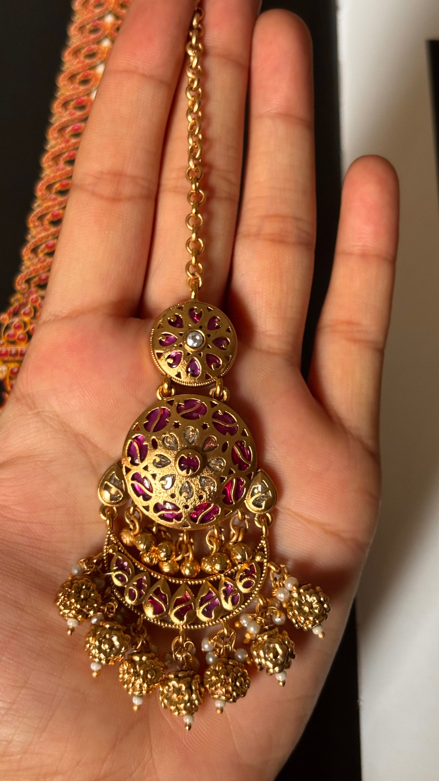 Rani pink nakashi Maangtika