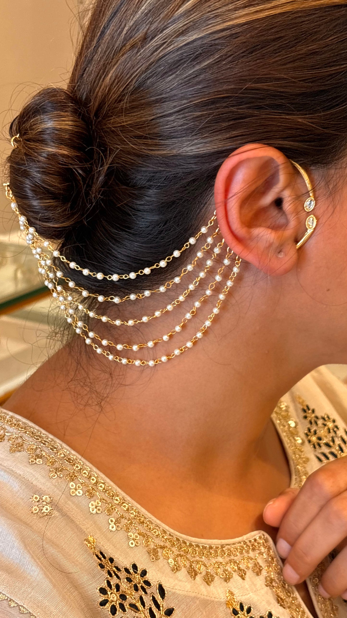 Five layered gold shine earchian