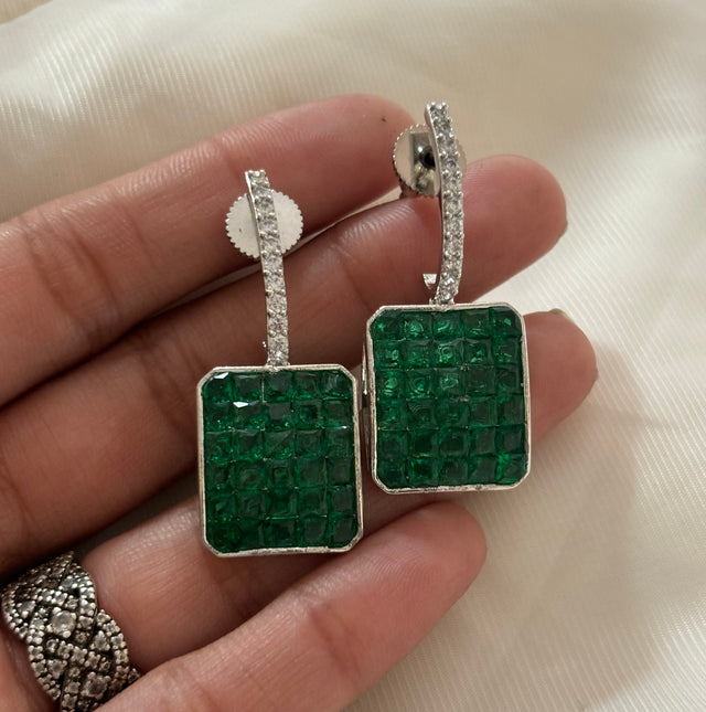 Invisible setting emerald earrings