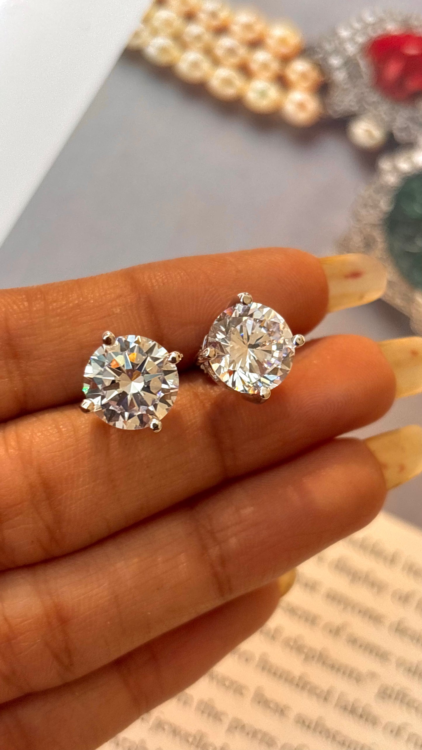 Round shape rhodium 1 carat diamond studs