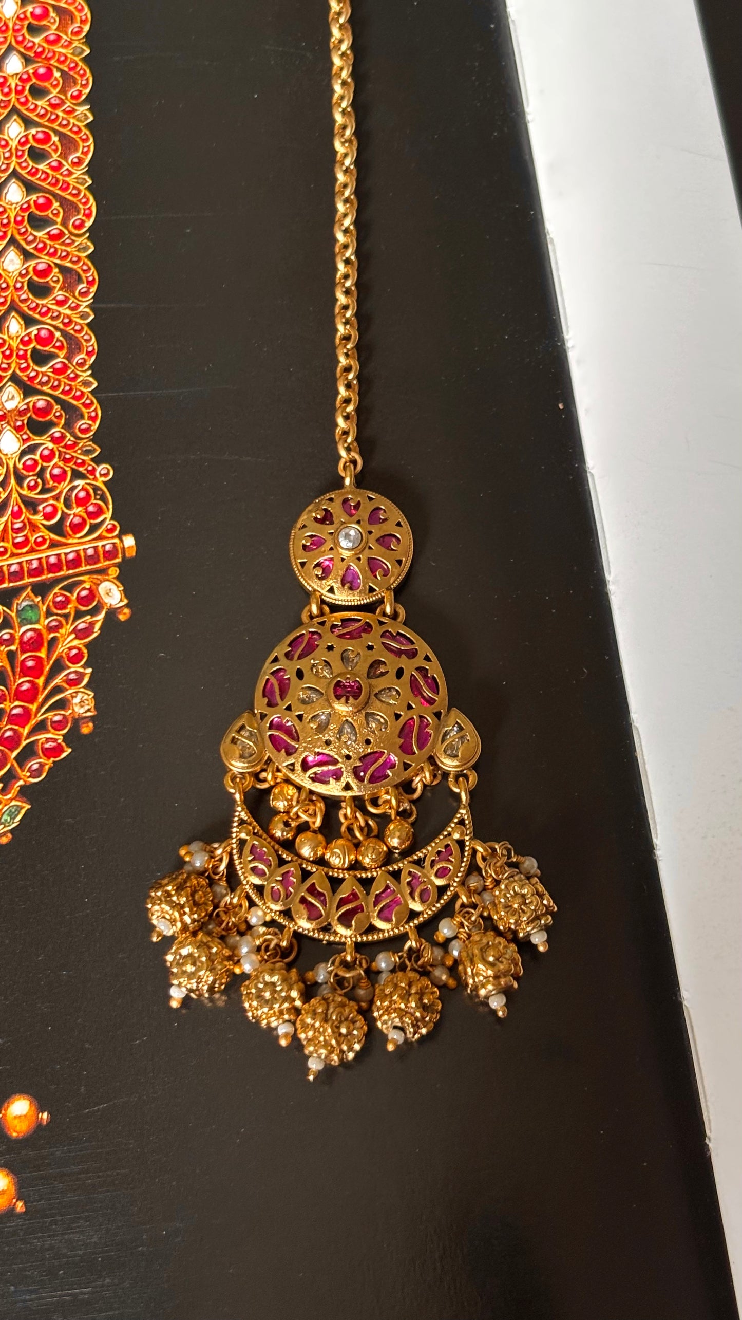 Rani pink nakashi Maangtika