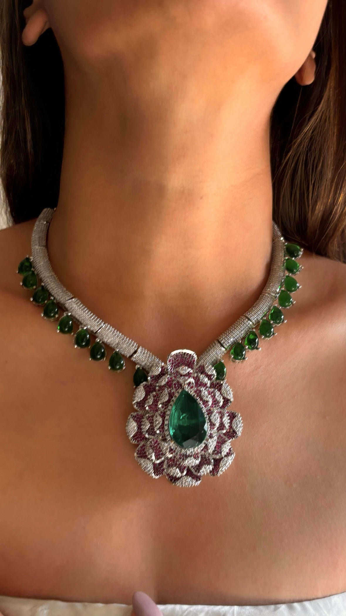 Cocktail Emerald & Cz diamond bridal Asia necklace set