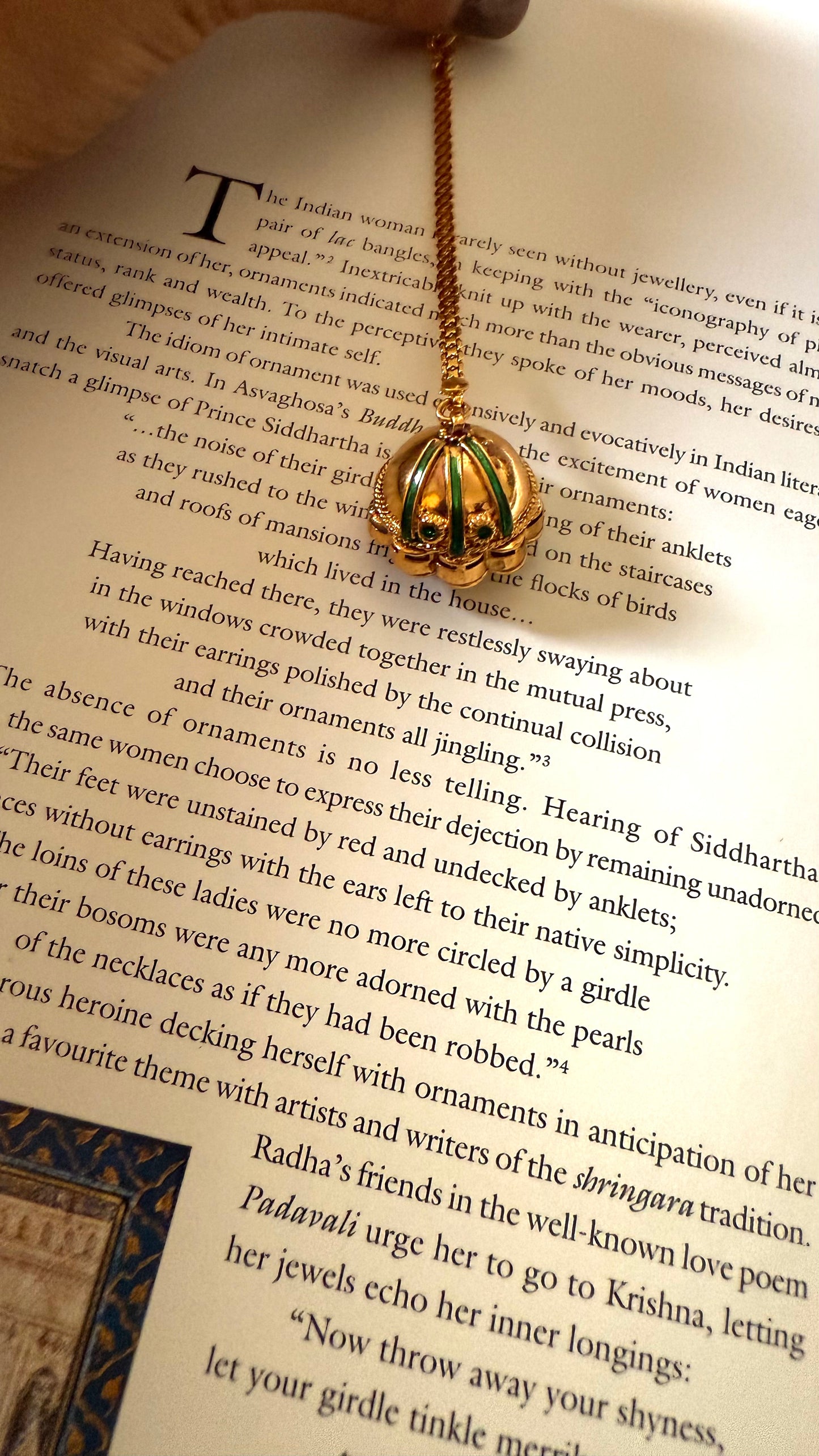 Emerald meenakari borla