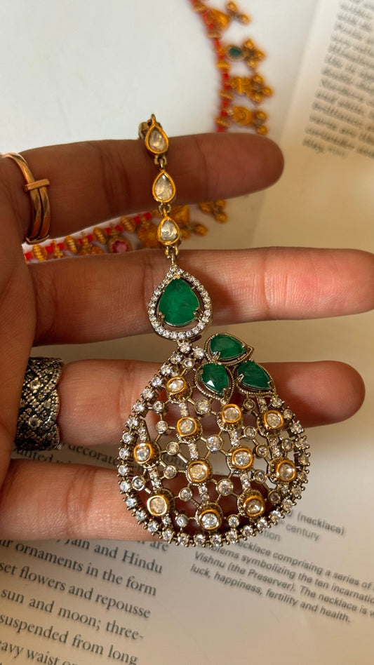 Emerald victorian maangtika with leaf pattern
