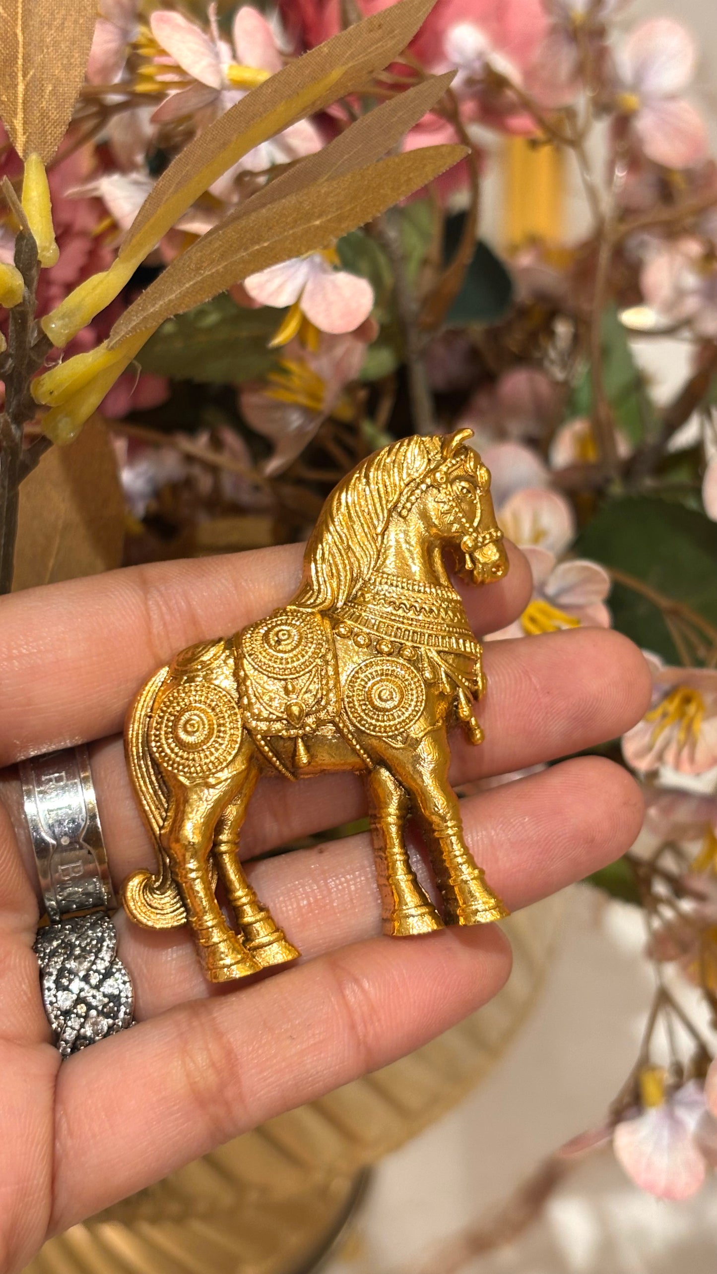Symbol of Patience & contentment, brooch