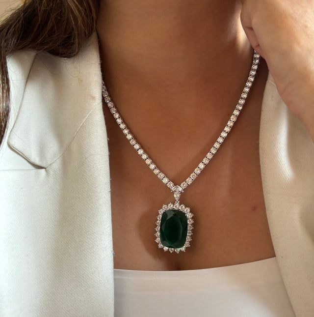 Emerald diamond necklace