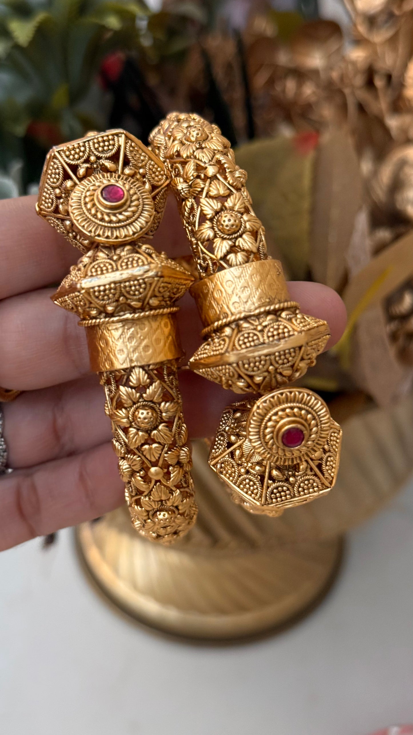 Rajwadi ruby matte polish bangdi