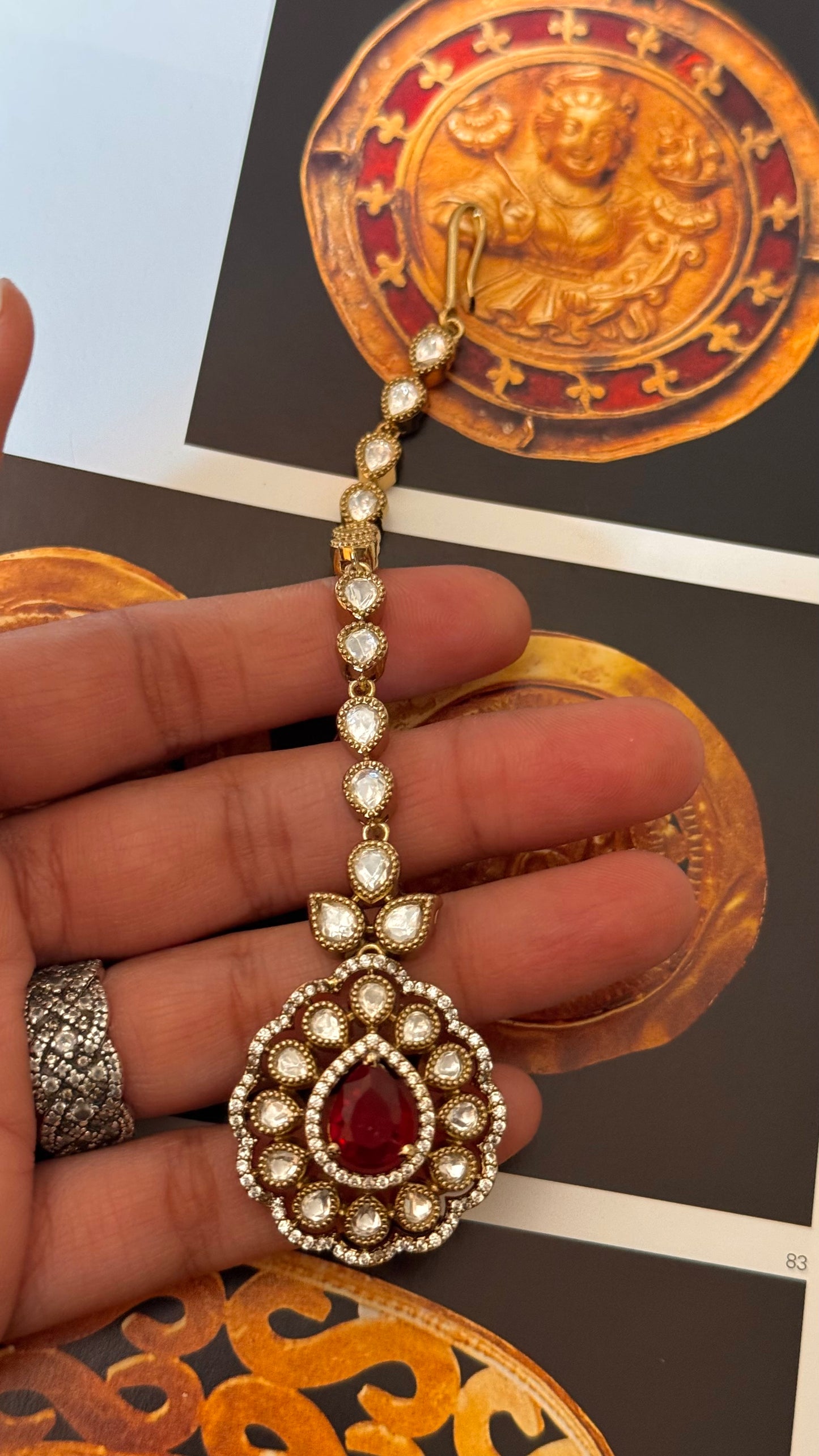 Ruby victorian manngtika