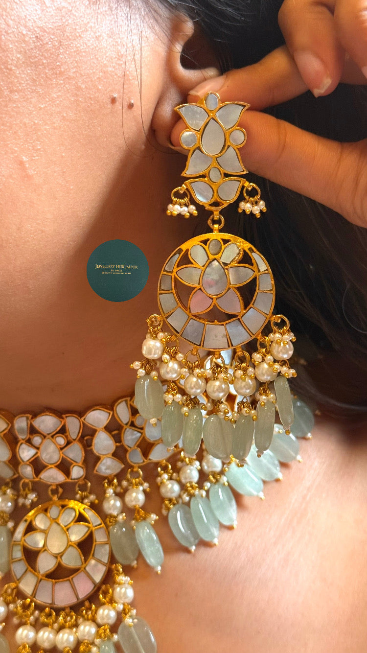 Heritage mother of pearls paachi with mint drops choker set