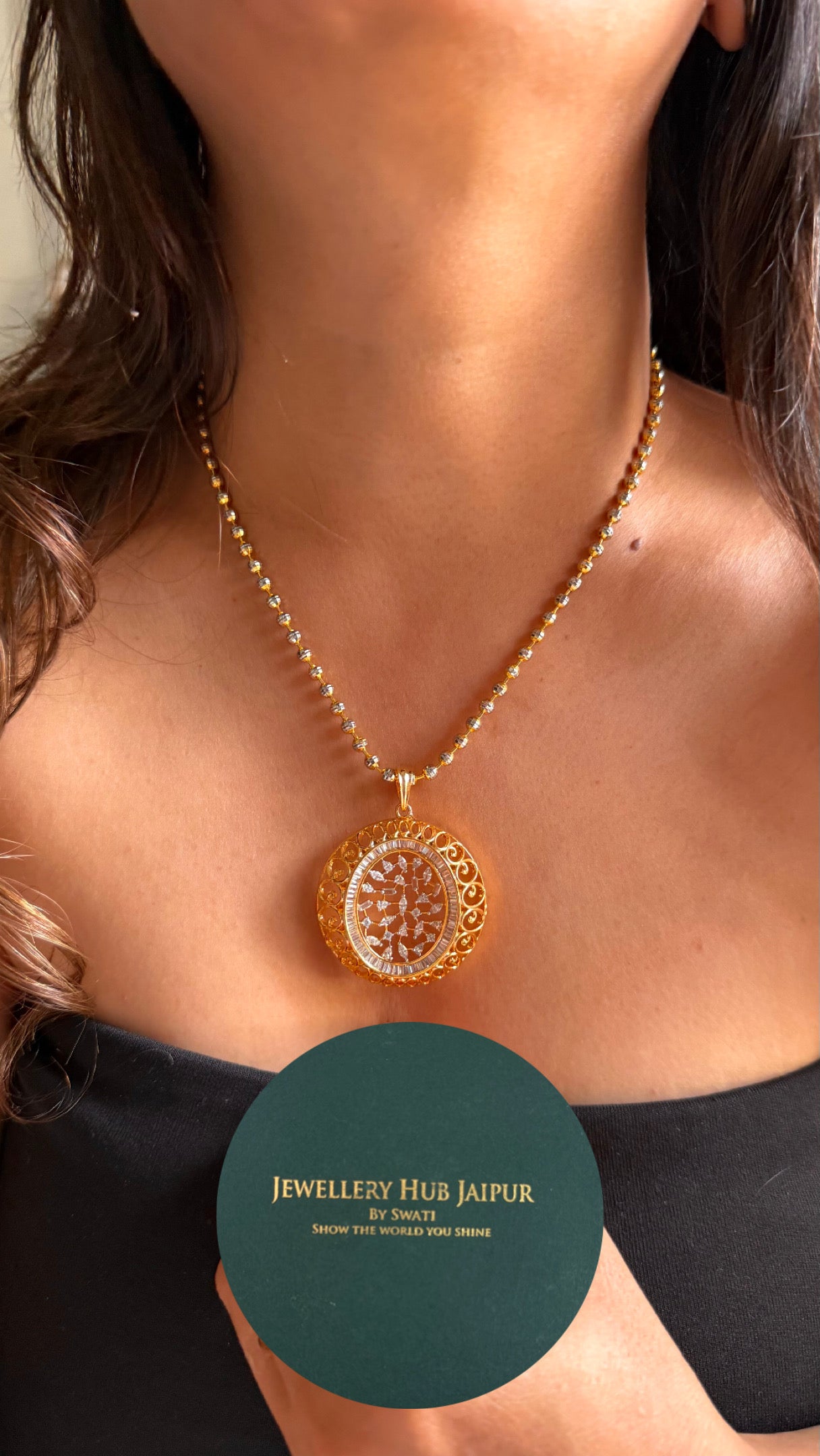 Gj polish oval shaped pendant Necklace