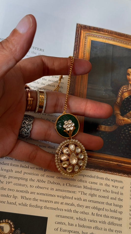 Emerald inlay maangtikka